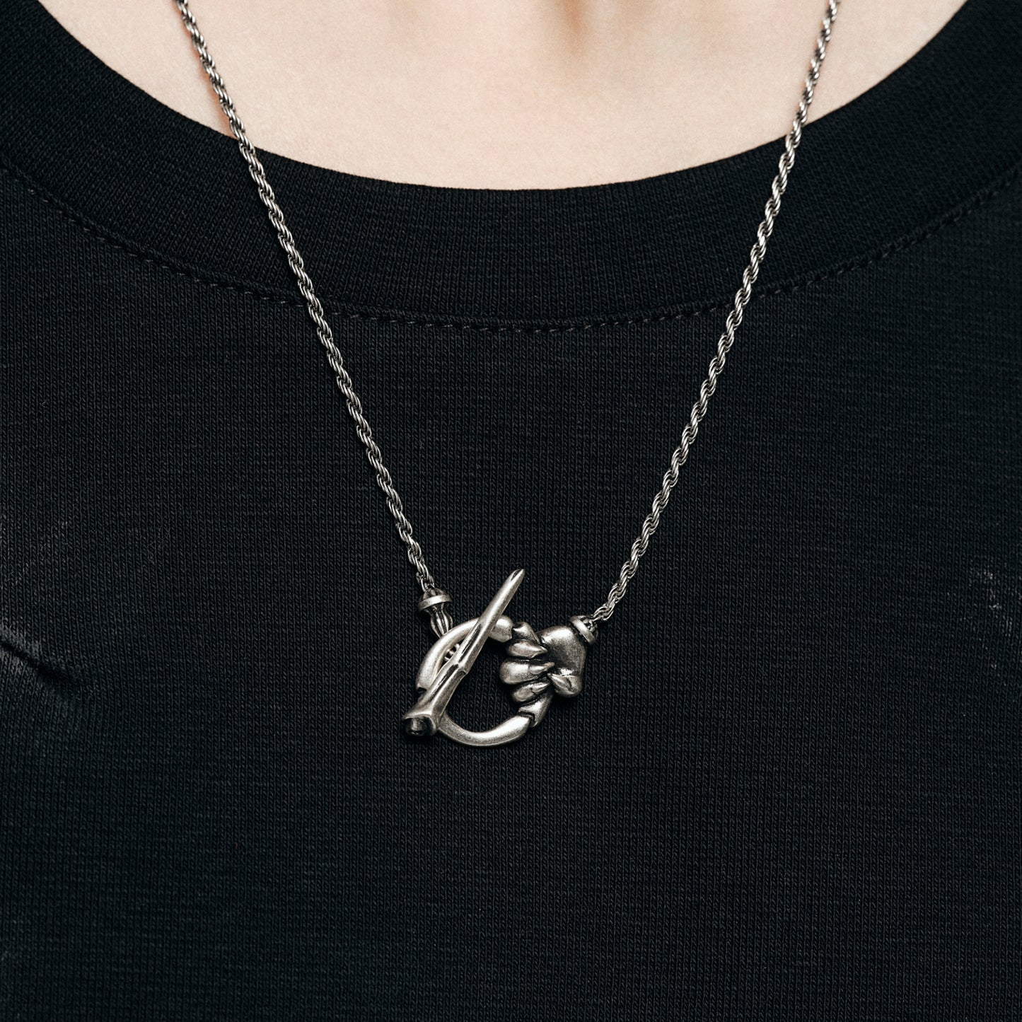 Night Cat Claw T-Bar Chain Necklace
