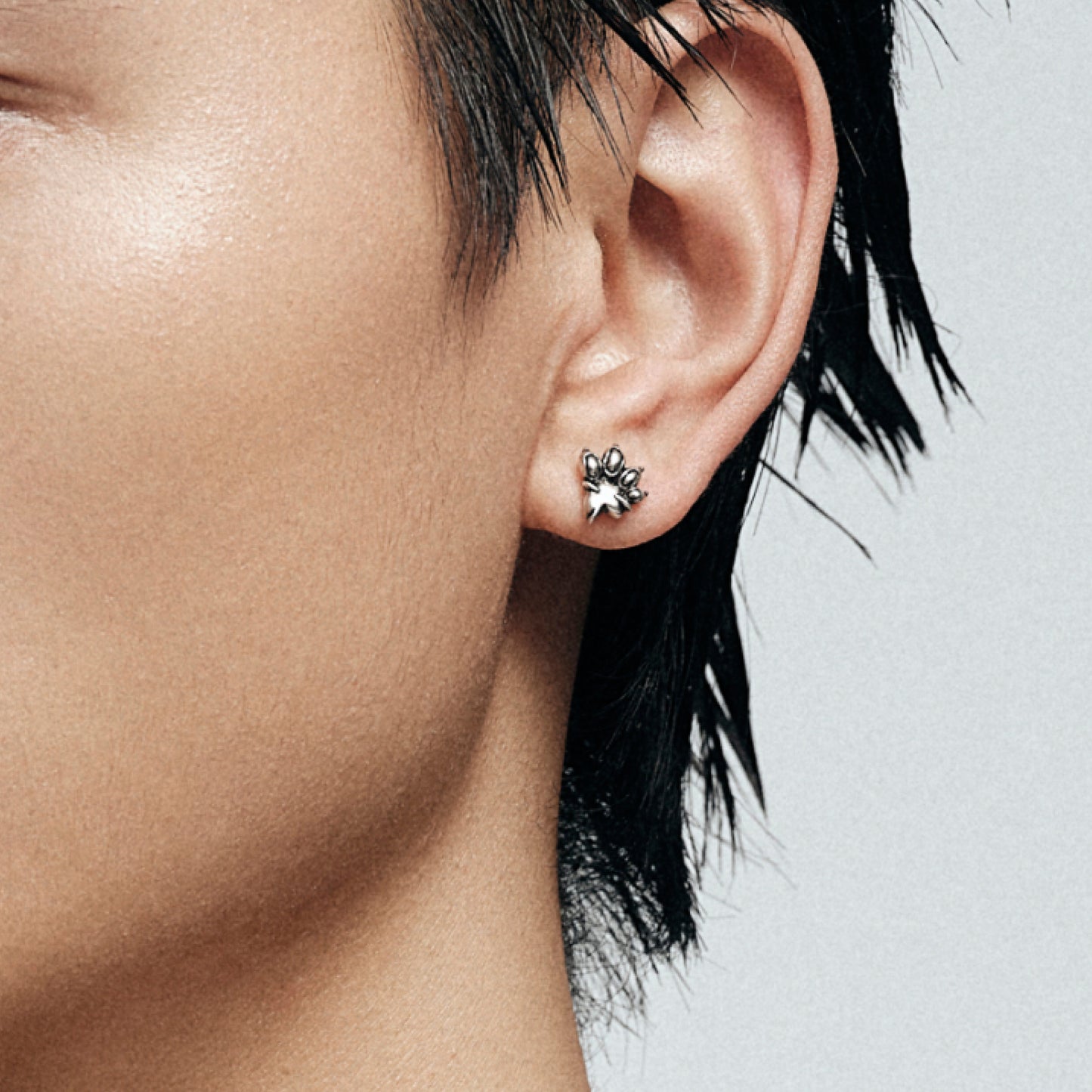 Night Cat Claw Stud Earring