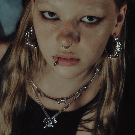 X 档案骷髅水钻缝制装饰项链