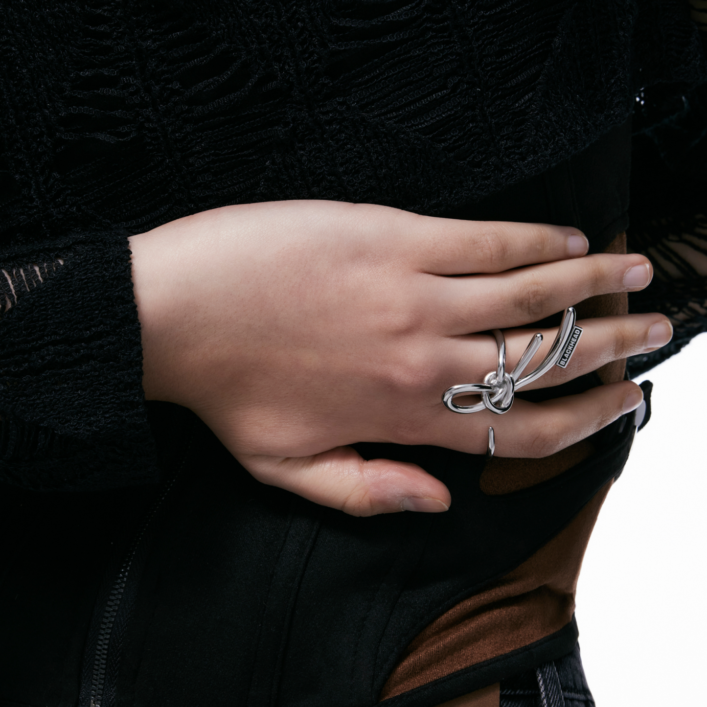 Silicone Tag Decorated Twisted Knot Double Finger Ring