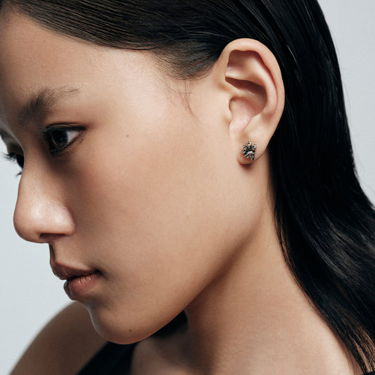 Night Cat Claw Stud Earring