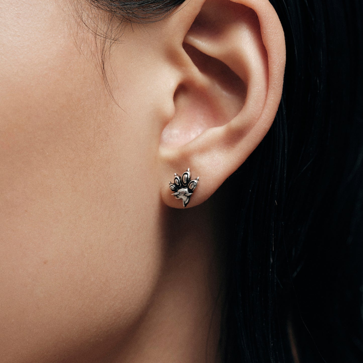 Night Cat Claw Stud Earring