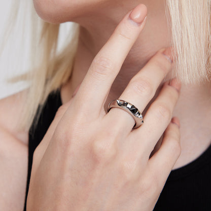 BLACK GLOVES RIVET UPSIDE DOWN ZIRCON DECORATIVE RING