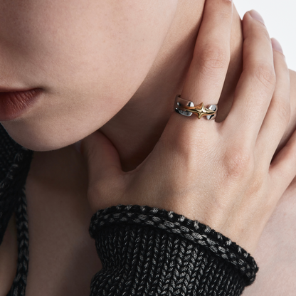 Intrusion Three-Dimensional Starburst Decorated Ring