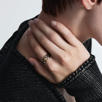 Intrusion Three-Dimensional Starburst Decorated Ring