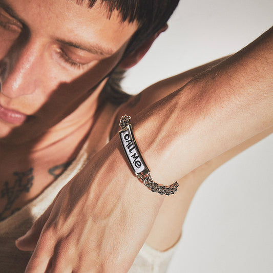 Latrinalia 编织标签“Call Me”链式手链